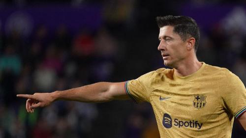 Lewandowski Z Trofeum Pichichi Fc Barcelona Online Newsy